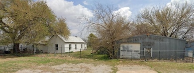 1009 S 3rd St, Chickasha, OK 73018 - photo 4