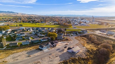 328 Lakeview Blvd, American Falls, ID 83211 - photo 4