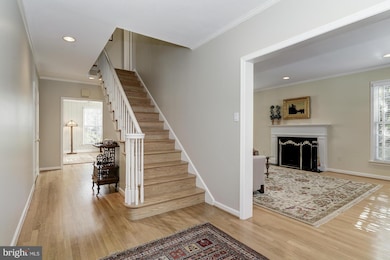 8205 Coach St, Potomac, MD 20854 - photo 4