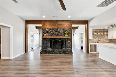 1818 Long Creek Ct, Granbury, TX 76049 - photo 5