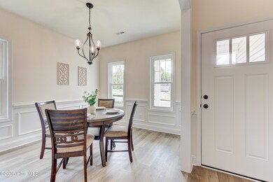 520 Timbercrest Circle-print-005-008-Din