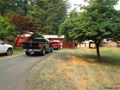 132 Santiam St, Gates, OR 97346 - photo 2