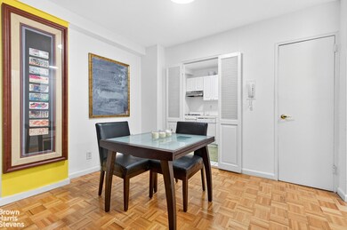 520 E 72nd St unit 3R, New York, NY 10021 - photo 5