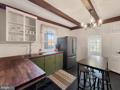 222 S Raleigh St, Martinsburg, WV 25401 - photo 2