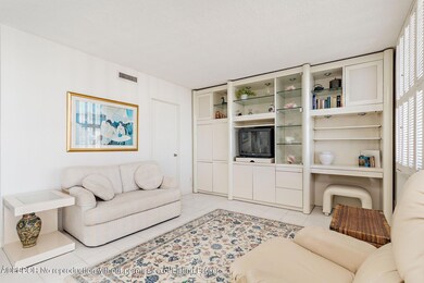 Den/2nd bedroom
