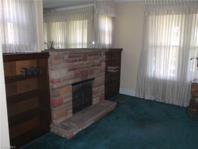 Living room gas log fireplace