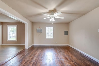 7711 James Franklin St, Houston, TX 77088 - photo 4