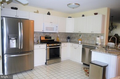 527 Jason Dr, Southampton, PA 18966 - photo 3