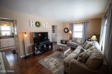 1002 S 19th St, Grand Forks, ND 58201 - photo 3