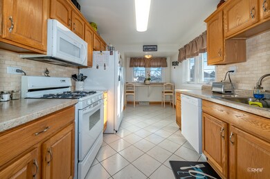 4525 Hirschberg Ct, Schiller Park, IL 60176 - photo 3