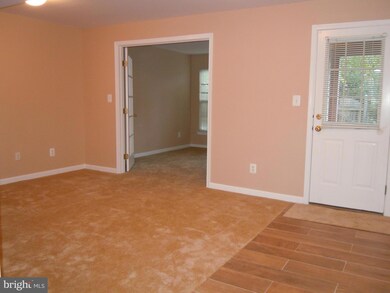 2527 Banshire Dr, Herndon, VA 20171 - photo 5