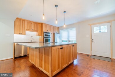 11553 Pine Cone Ct, Reston, VA 20191 - photo 5