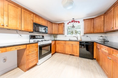 S 121 Shellback Way unit 121, Mashpee, MA 02649 - photo 5