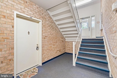 18302 Streamside Dr unit 104, Gaithersburg, MD 20879 - photo 3