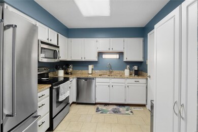 Kitchen w/ pantry