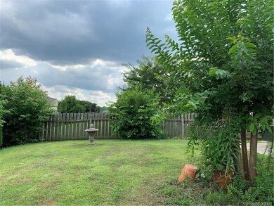 1072 Mountain Laurel Ct, Matthews, NC 28104 - photo 3