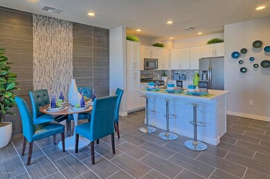 2425 W Bronco Butte Trail Unit-large-006