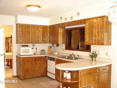 423 Oak Ridge Dr, Cedarville, IL 61013 - photo 6