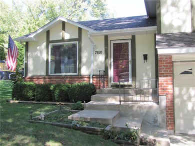 Inviting walk up porch!