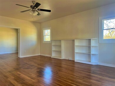 800 E Garnett St, Gainesville, TX 76240 - photo 2