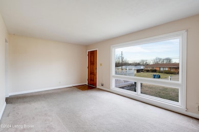 5902 Colebrooke Ln, Louisville, KY 40219 - photo 7