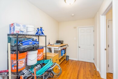 002_1102MorrisSt_20_EntertainmentRoom_Hi
