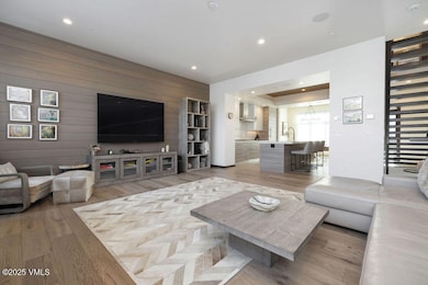 2504_basecamp_11C_interior_living_b