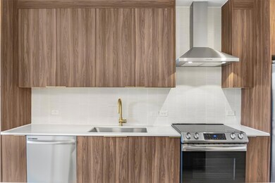 Kitchen with appliances with stainless steel fini