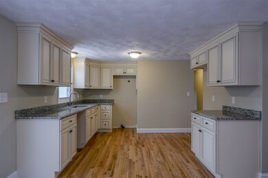 33 W Yellowstone Dr, Londonderry, NH 03053 - photo 6