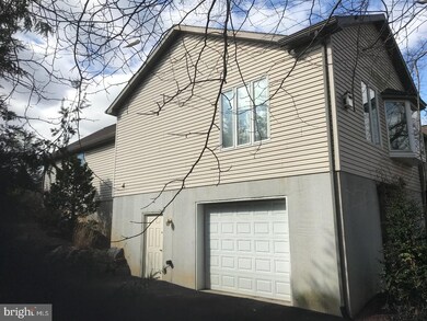 1033 Riverview Dr, Reading, PA 19605 - photo 3