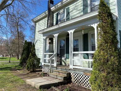 Side Porch - Charming!