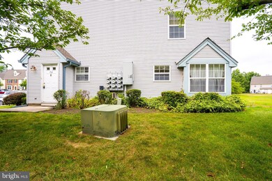 70 Lynnette Ct, Kendall Park, NJ 08824 - photo 4