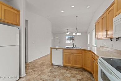 13682 N Kings Canyon Rd, Rathdrum, ID 83858 - photo 7