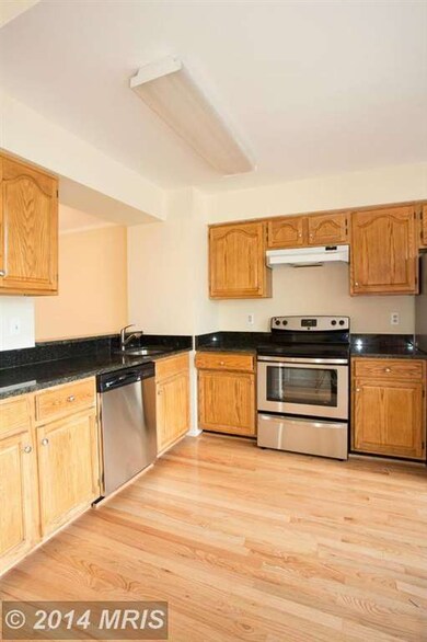 6327 Mary Todd Ct, Centreville, VA 20121 - photo 6