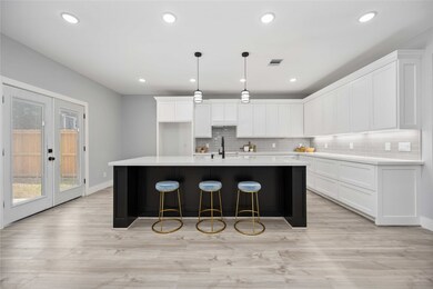 516 Melbourne St, Houston, TX 77022 - photo 4