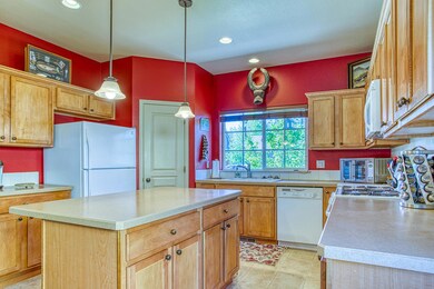 20652 White Dove Ln, Bend, OR 97702 - photo 3