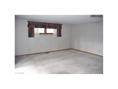 Living room, view 3.
