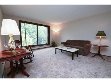 Spacious living room / Sliding doors to balcany