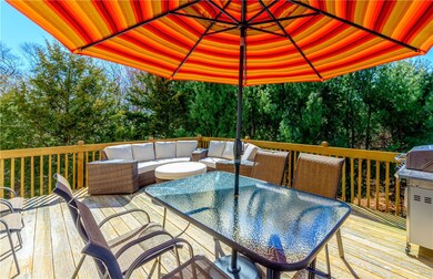 92 Whitewood Dr, Wakefield, RI 02879 - photo 2