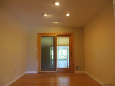 18 Drawbridge Dr, Albany, NY 12203 - photo 6