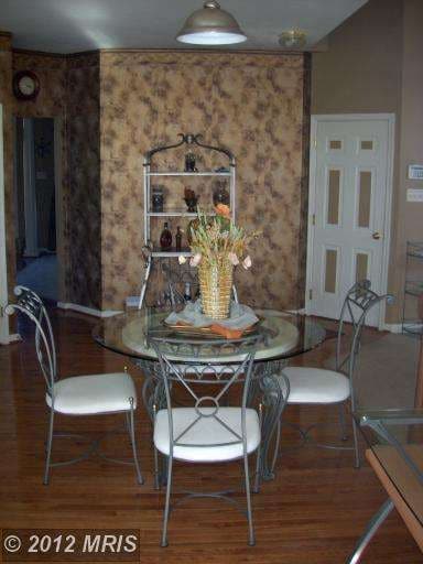 10405 Lowmoor Ct, Lanham, MD 20706 - photo 6