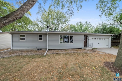 108 S Needles Dr, Brandon, SD 57005 - photo 4