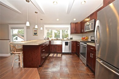 108 Warner St unit 2, Newport, RI 02840 - photo 3