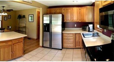 48 Hollywood Dr, Charlton, MA 01507 - photo 3