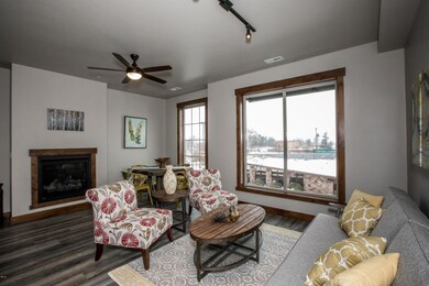 Living Room/Fireplace