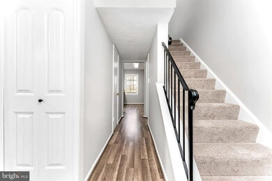 9406 Abingdon Ct, Manassas, VA 20109 - photo 4