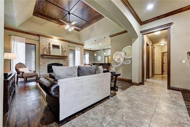 19825 Oakshire Dr, Edmond, OK 73012 - photo 2