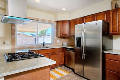 3741WPoinsetta008