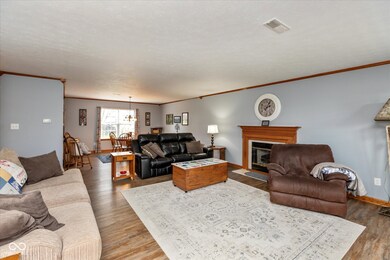 464 Hummingbird Ln, Whiteland, IN 46184 - photo 2