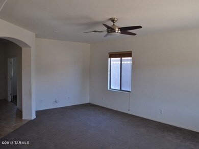 022-218957 LIVING ROOM 1